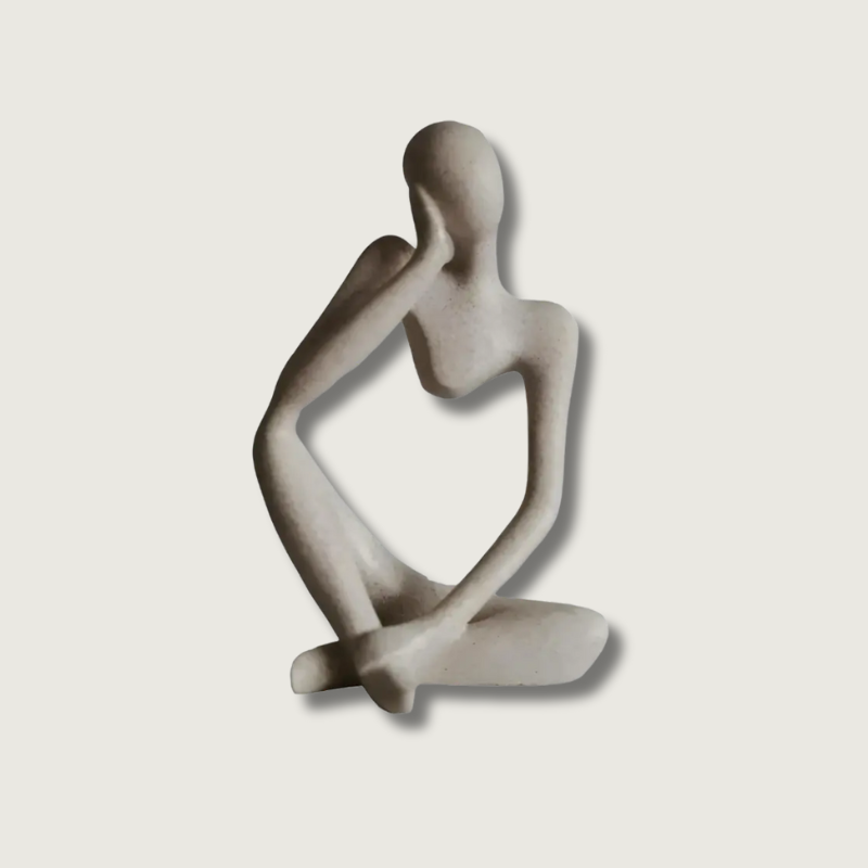 Abstrakte Denker-Skulptur aus Kunstharz | Minimalistische sitzende Figur | Dekorativer Akzent für Regal & Schreibtisch