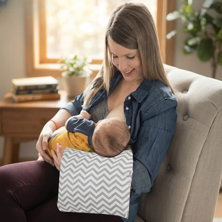 Arm-stillpude | Afhjælper underarm og skulder | Frihånds amning | ComfortNurse