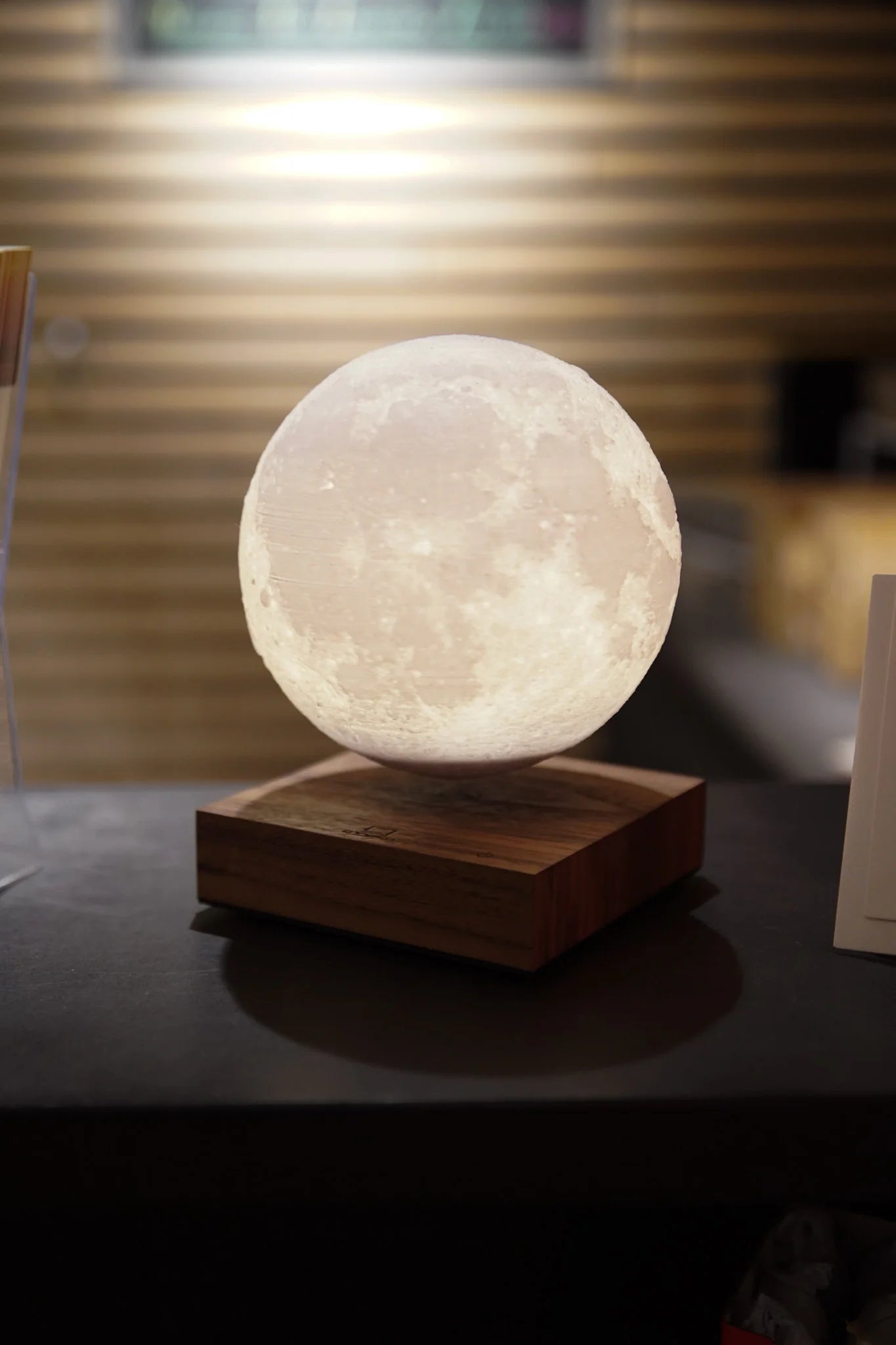 Plovoucí měsíční lampa | Magnetická levitační technologie | Dotykový senzor | Driftmoon
