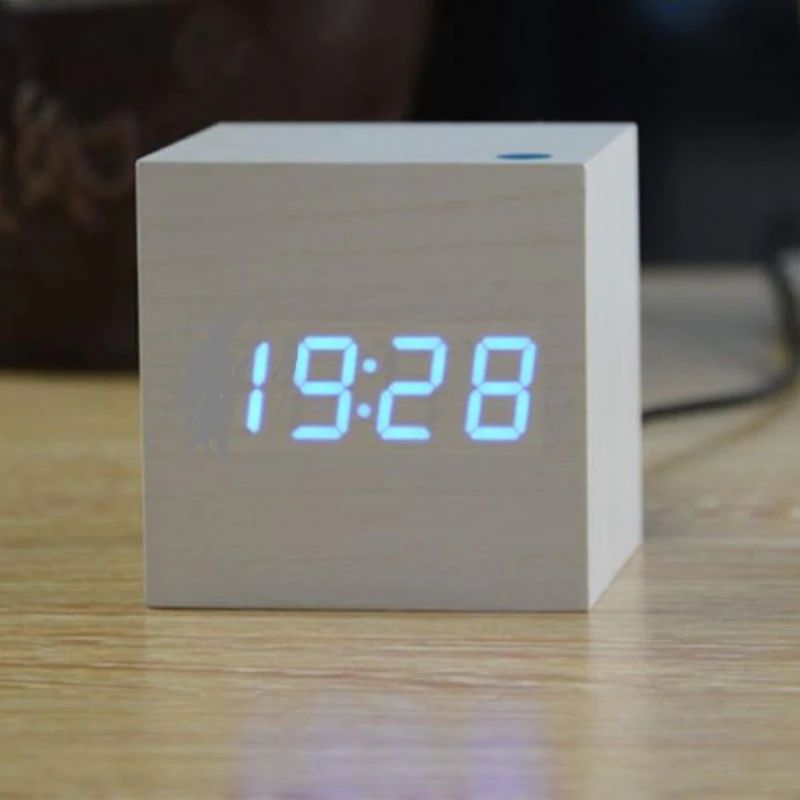 Digitale Tischuhr Würfel aus Bambus & Holz | Klare Digitalanzeige, batteriebetrieben | Für Schreibtisch, Regal und Nachttisch