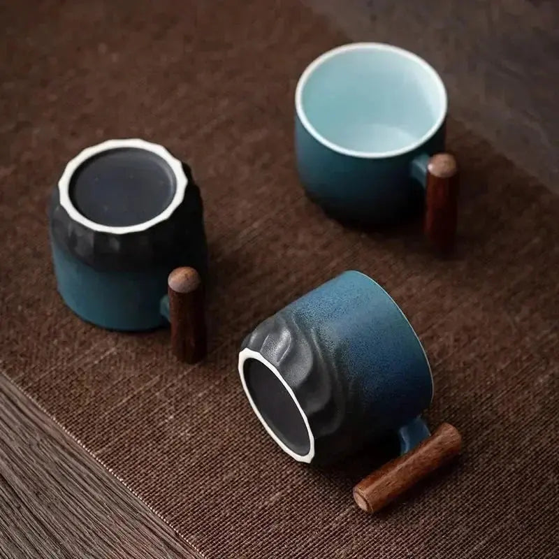 Kaffeetasse | Keramikbecher mit Holzgriff | Handgemachte Unikatoptik | MugNatura