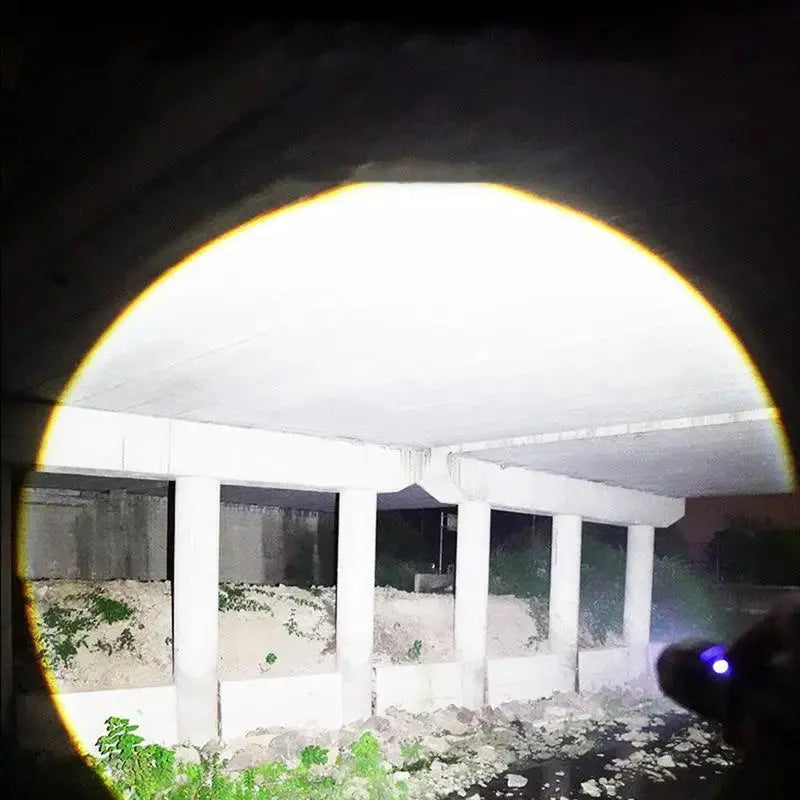 LED Taschenlampe | Ultrahell & Wasserdicht | Zoom-Funktion | UltraBright