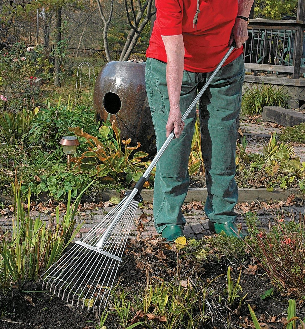 Laubrechen Stahl ausziehbar | 45 cm Rechenkopf | Ergonomisch & wetterfest | YardPulse