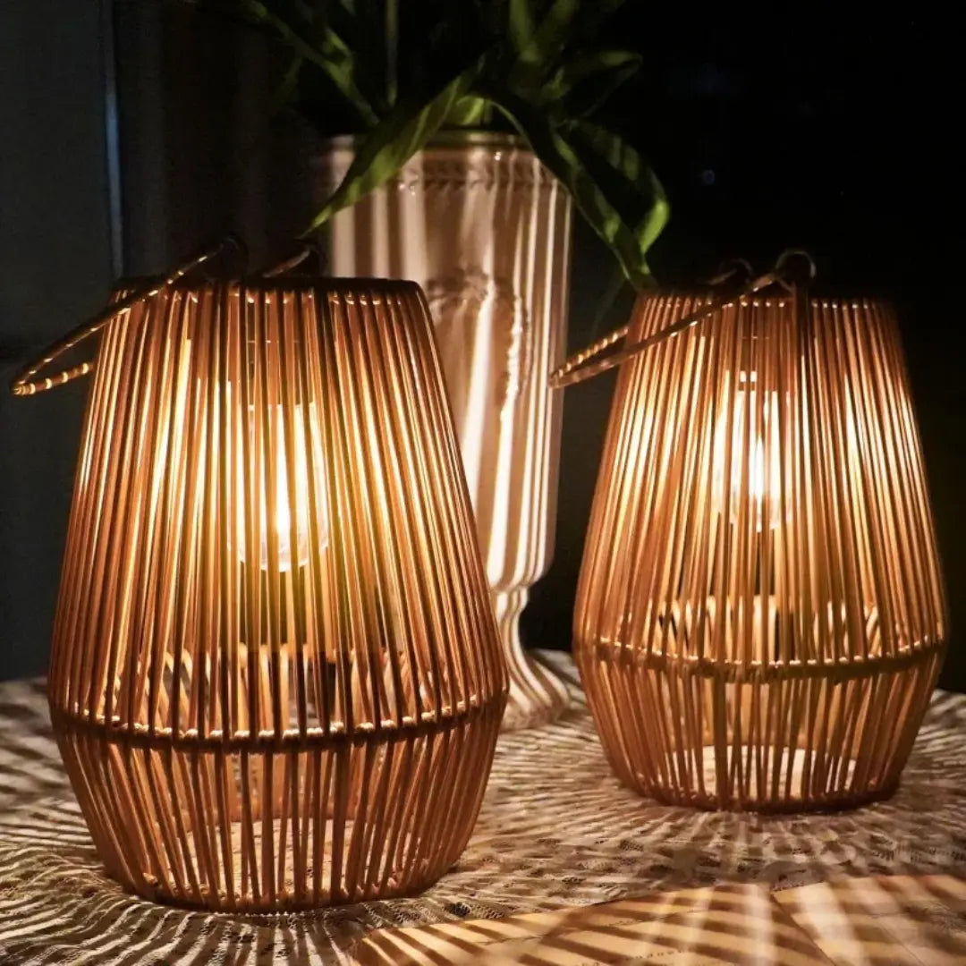 Rattan-Solarlaterne | Warmes LED-Licht, automatisch | Wetterfest | SolaraWeave