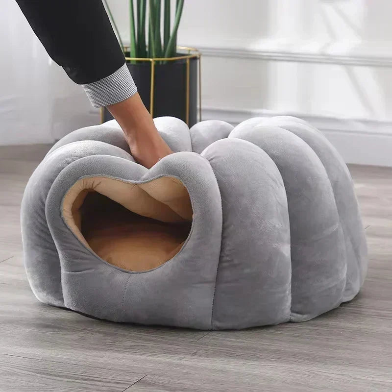Katzenbett Kürbisform aus Plüsch, 40 × 40 × 35 cm | Grün, Orange, Grau | Warm & geschützt für gemütliche Katzen-Nickerchen 2