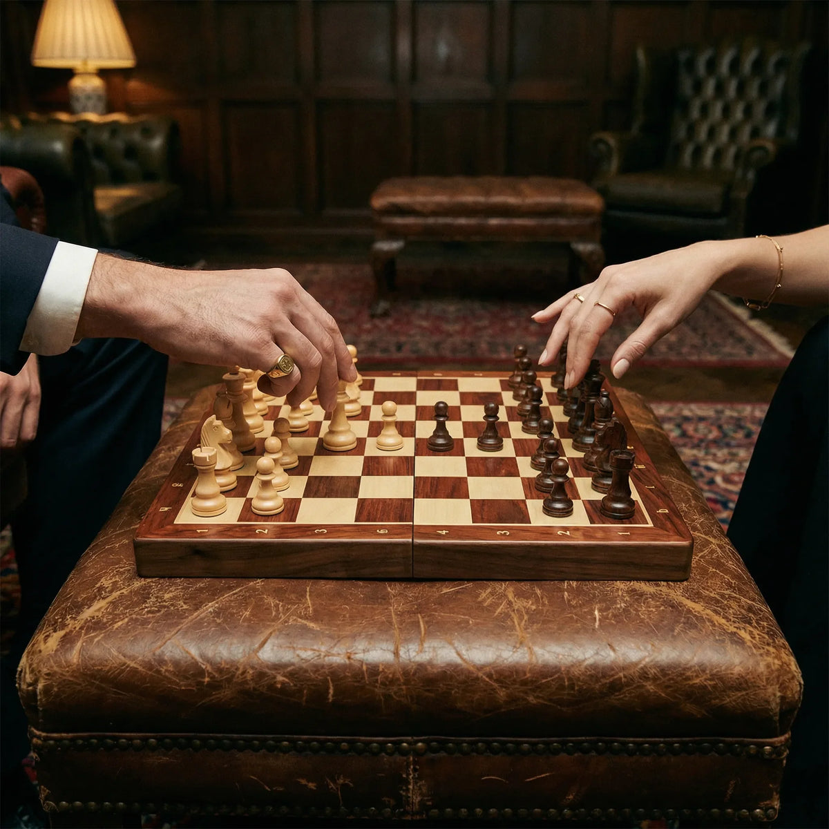 Schachspiel aus Holz | Faltbares Schachbrett | Figuren & Aufbewahrung | RoyalBrett
