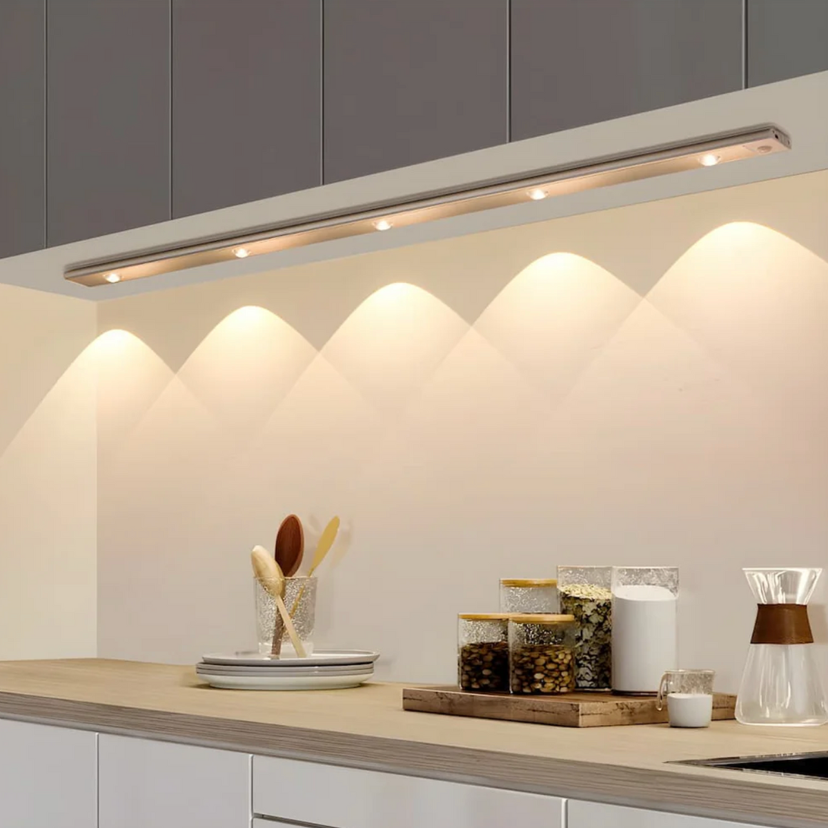 LED Wandleuchte Kabellos, 20 cm / 40 cm | Silber, Bewegungsmelder integriert | Dimmbar in 3 Stufen, ohne Bohren 1