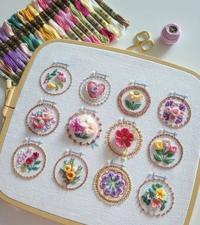 Stickset mit 12 Blumenmustern | Komplettset | Sofort Ioslegen | NeedleNest