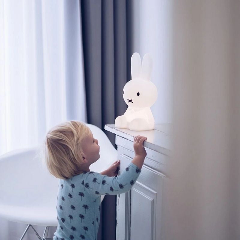 Tischlampe | Ikonischer Blickfang fürs Zuhause | Minimalistische Hasenfigur | BunnyNest