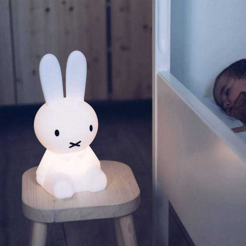 Tischlampe | Ikonischer Blickfang fürs Zuhause | Minimalistische Hasenfigur | BunnyNest