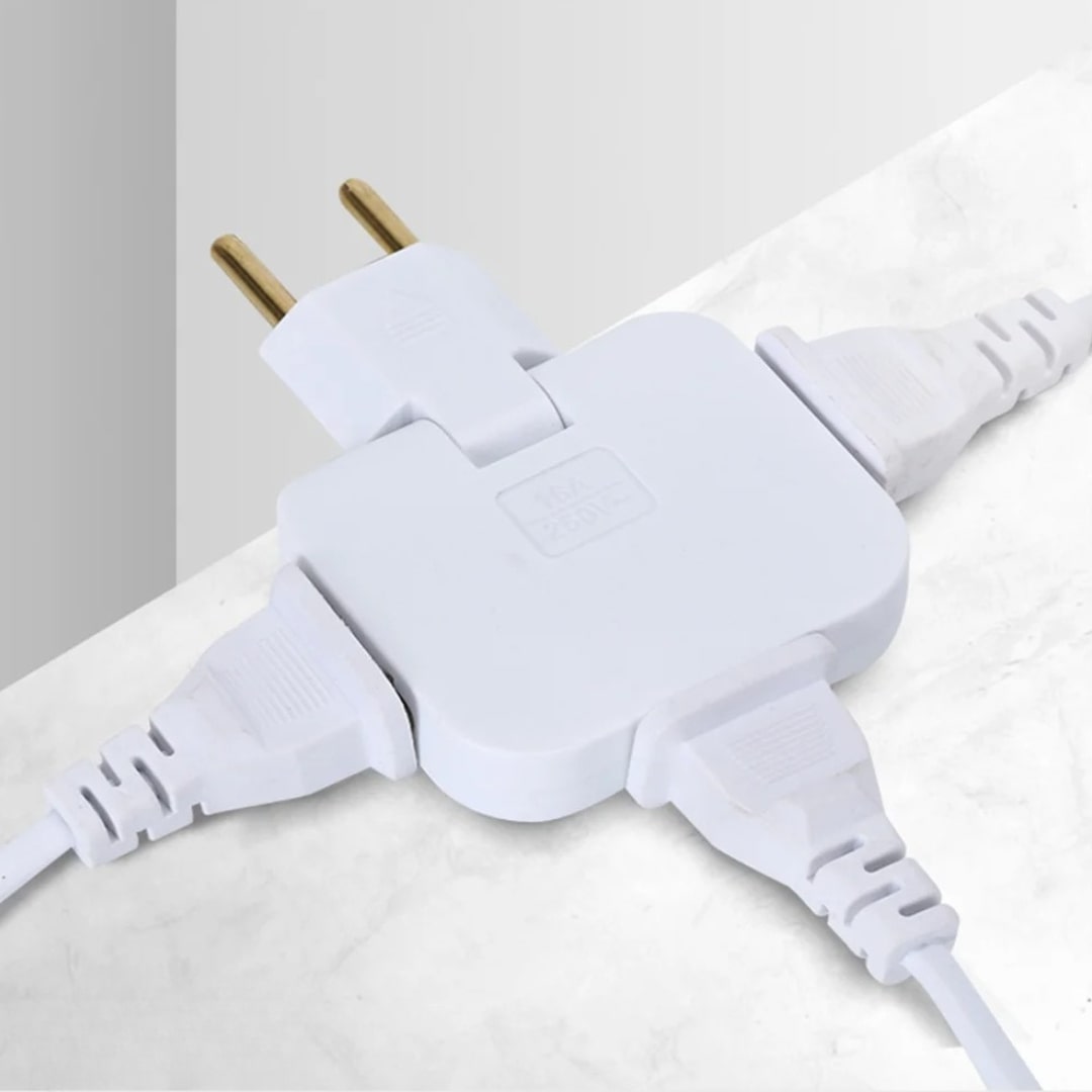 Adaptér s plochou zástrčkou | Rozdělí jednu zásuvku na tři | do stísněných prostor | FlatPlug