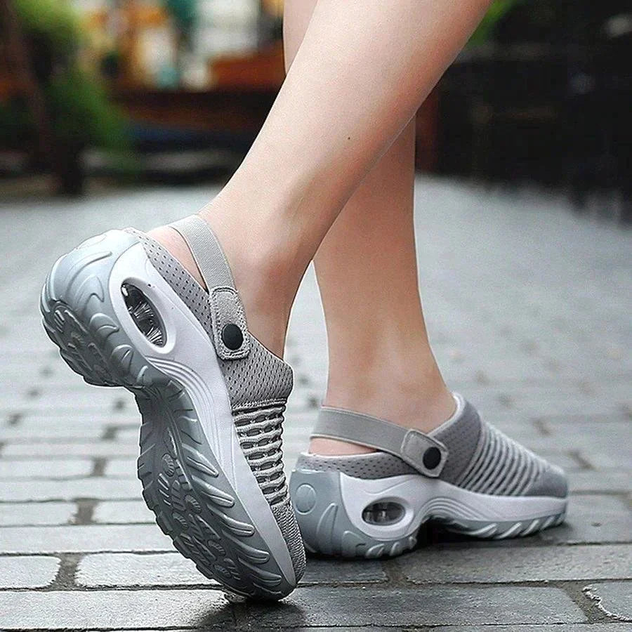 Orthopädische Pantoletten mit Luftkissen