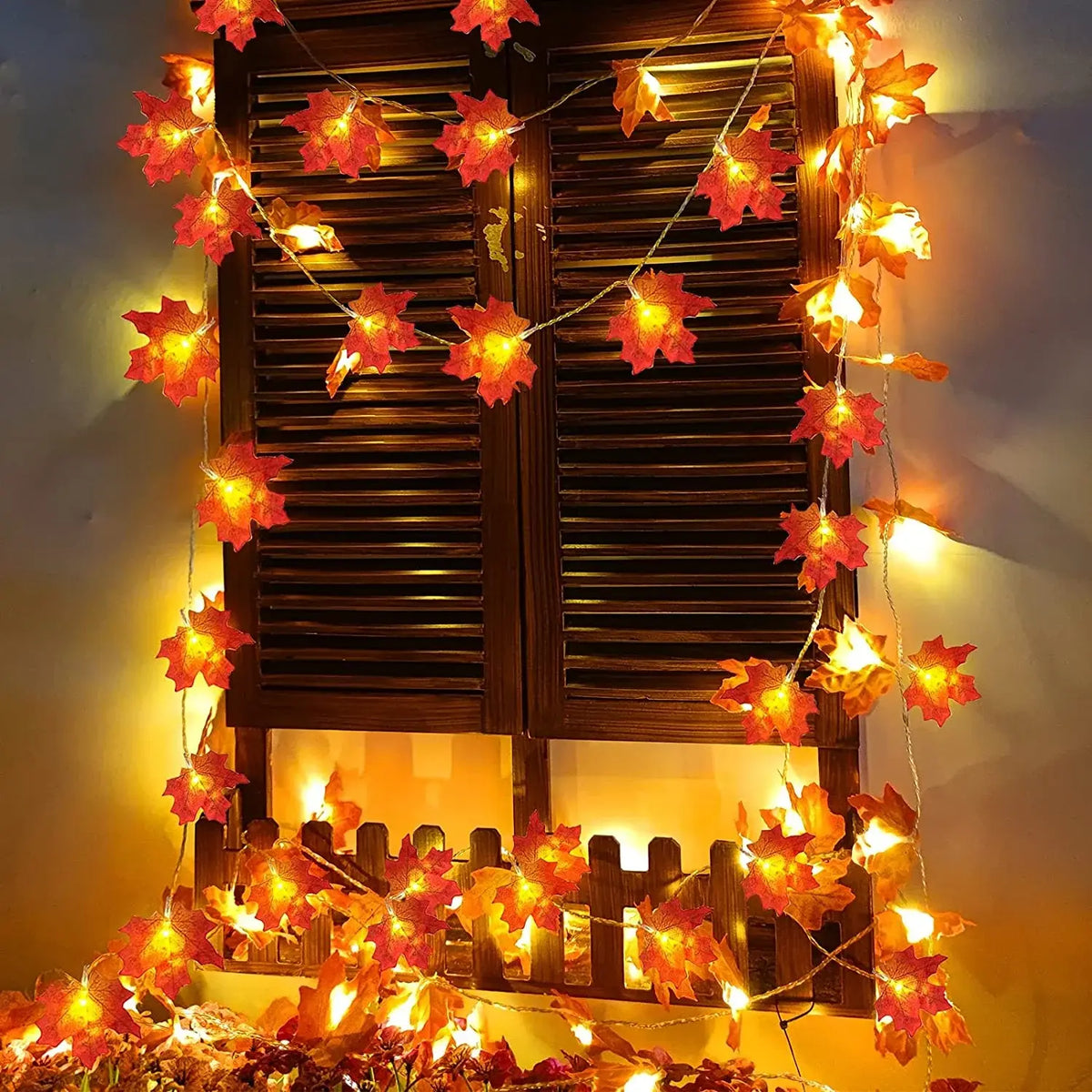 LED Lichterkette Ahornblätter Herbst | 1,5 m 10 LEDs Warmweiß | USB- oder Batteriebetrieb, für Innen & Außen geeignet 1