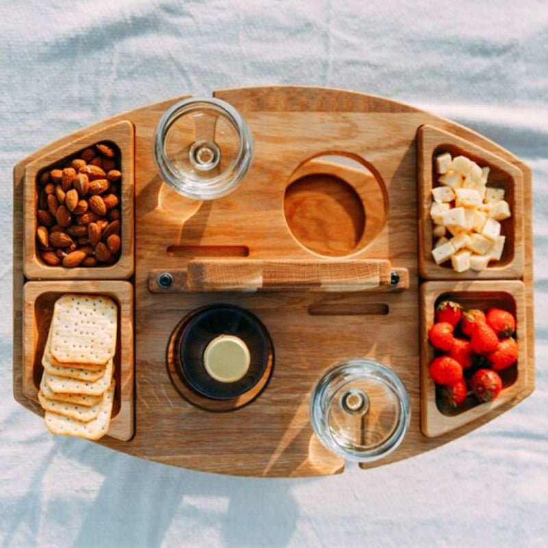 Tavolo da picnic con vino all’aperto | Spazio per una bottiglia, 2 bicchieri e snack | Portatile | VinoPicnic