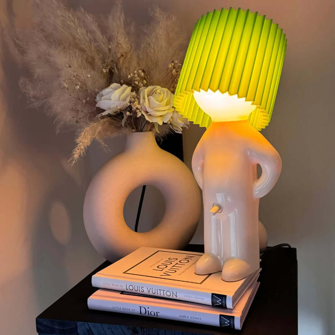 LED Tischlampe mit Rillenschirm | Warmes Ambientelicht für Nachttisch & Schreibtisch | Energiesparende LED-Technik 1