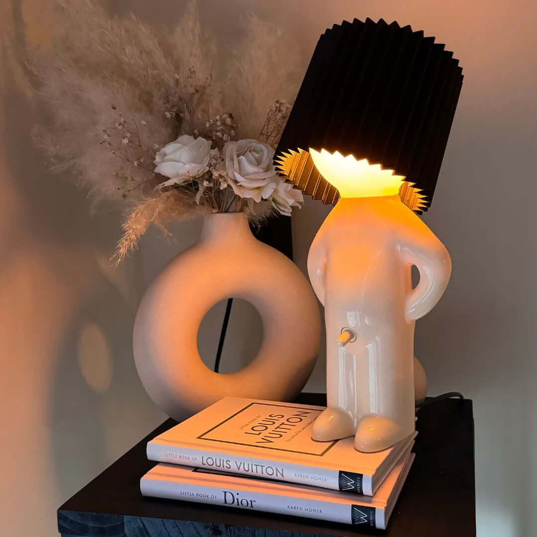 LED Tischlampe mit Rillenschirm | Warmes Ambientelicht für Nachttisch & Schreibtisch | Energiesparende LED-Technik 6