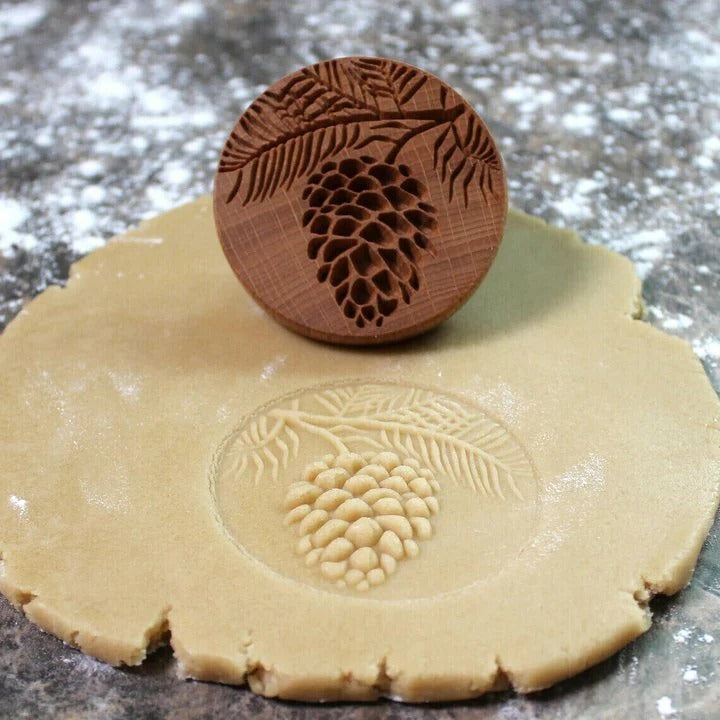 Ausstechform mit Prägung aus Holz | Detailreiche 3D Motive für Kekse und Plätzchen | Ideal für Feste und gemeinsames Backen 3