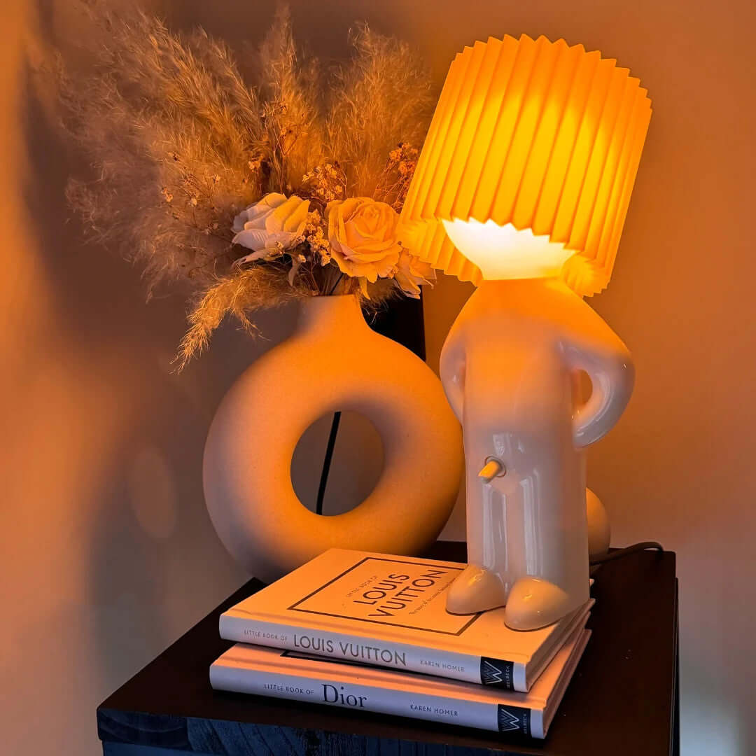 LED Tischlampe mit Rillenschirm | Warmes Ambientelicht für Nachttisch & Schreibtisch | Energiesparende LED-Technik 4