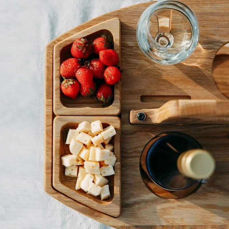Tavolo da picnic con vino all’aperto | Spazio per una bottiglia, 2 bicchieri e snack | Portatile | VinoPicnic