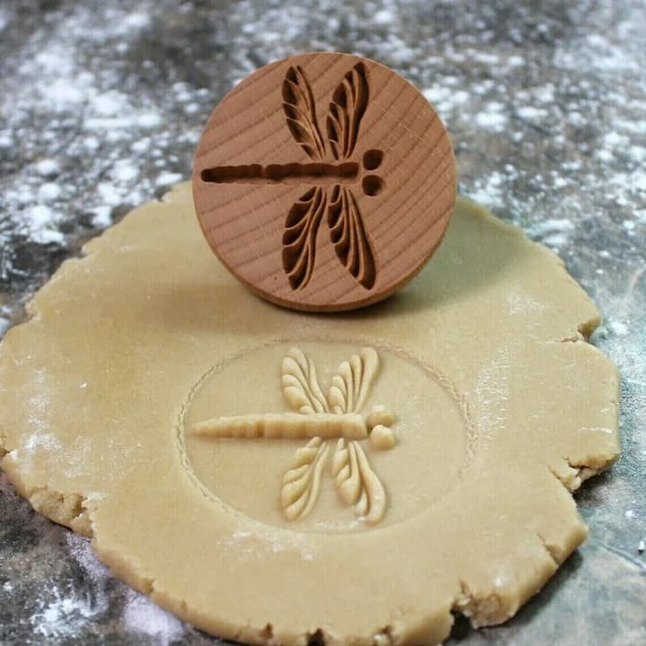 Ausstechform mit Prägung aus Holz | Detailreiche 3D Motive für Kekse und Plätzchen | Ideal für Feste und gemeinsames Backen 5