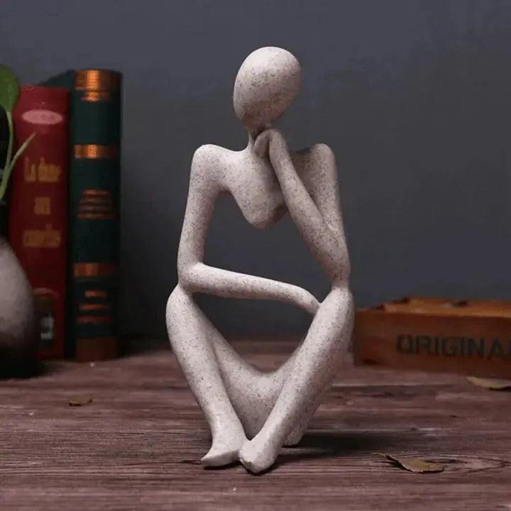 Abstrakte Denker-Skulptur aus Kunstharz | Minimalistische sitzende Figur | Dekorativer Akzent für Regal & Schreibtisch