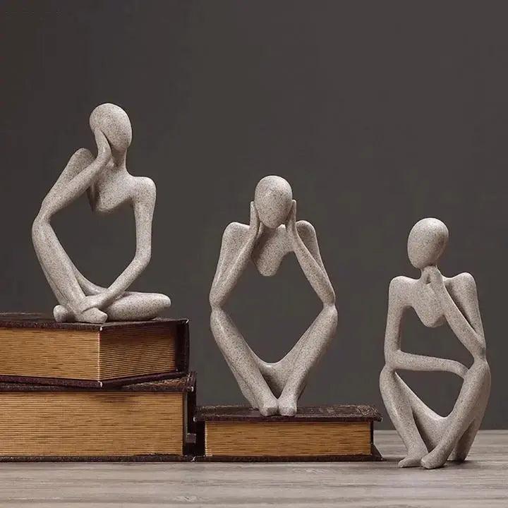 Abstrakte Denker-Skulptur aus Kunstharz | Minimalistische sitzende Figur | Dekorativer Akzent für Regal & Schreibtisch