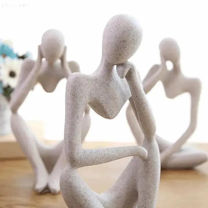 Abstrakte Denker-Skulptur aus Kunstharz | Minimalistische sitzende Figur | Dekorativer Akzent für Regal & Schreibtisch
