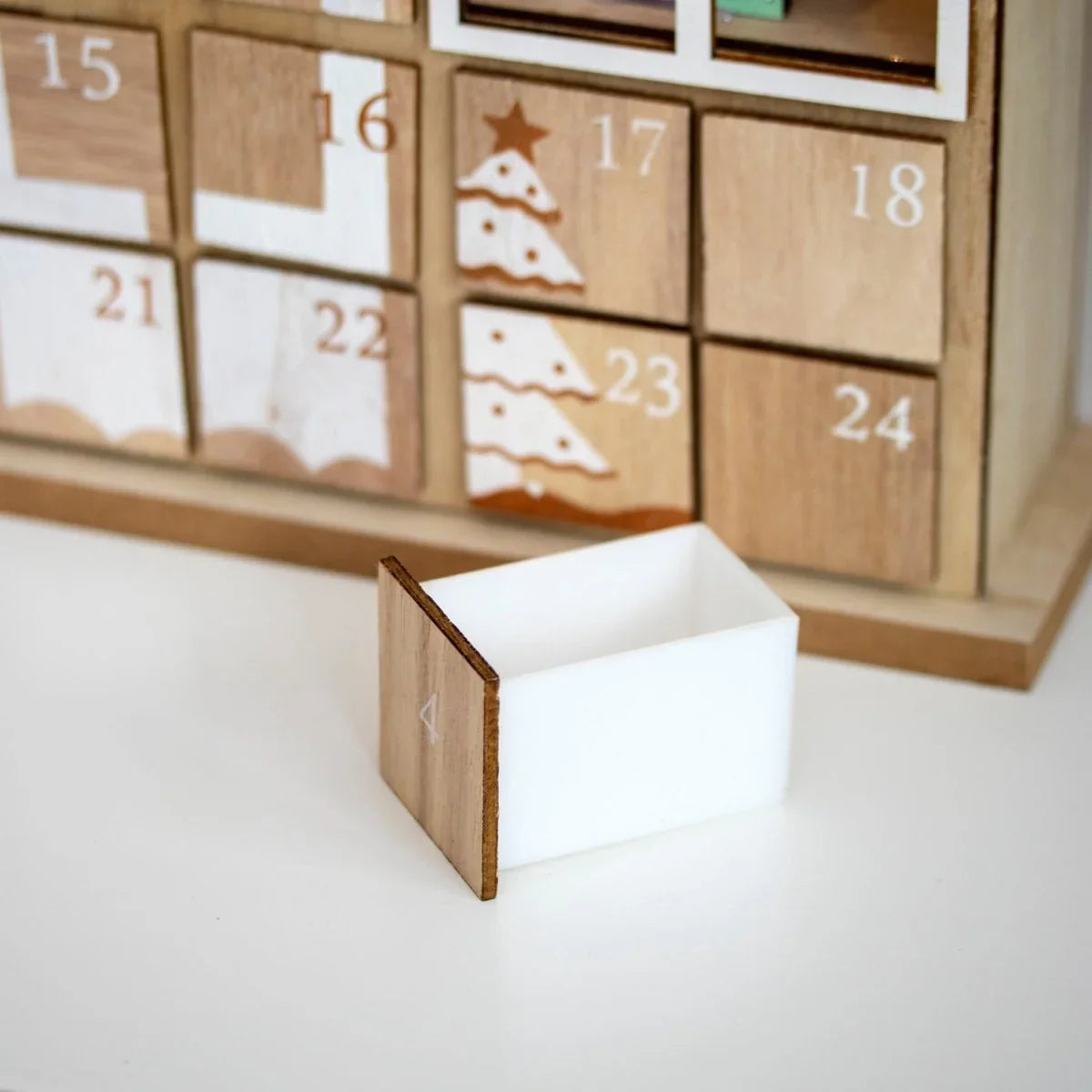 Adventskalender Holz wiederverwendbar 24 Fächer mit LED-Beleuchtung