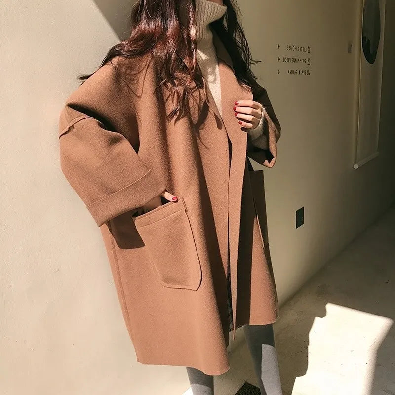 Ava - Eleganter Trenchcoat aus Wolle in Übergröße