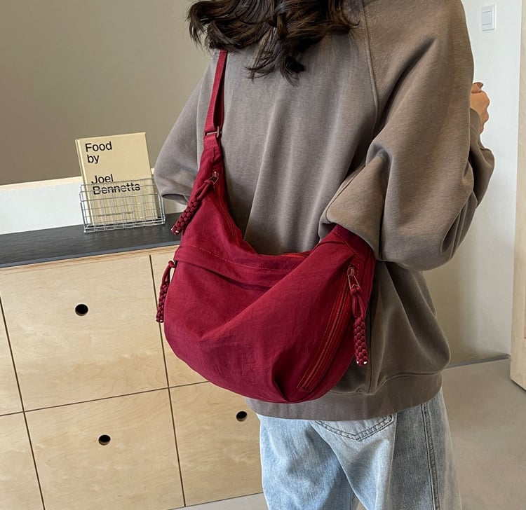 Damen Umhängetasche | Leichtes Nylon Material | Geräumige Fächer Ordnung | UrbanNyla