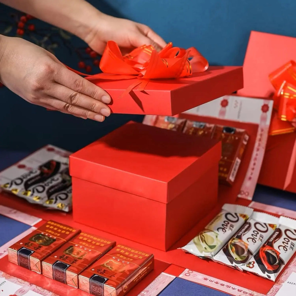 Explosionsbox Geschenk | Personalisiert | Mit Geheimfach | 8 Schmetterlinge Gratis