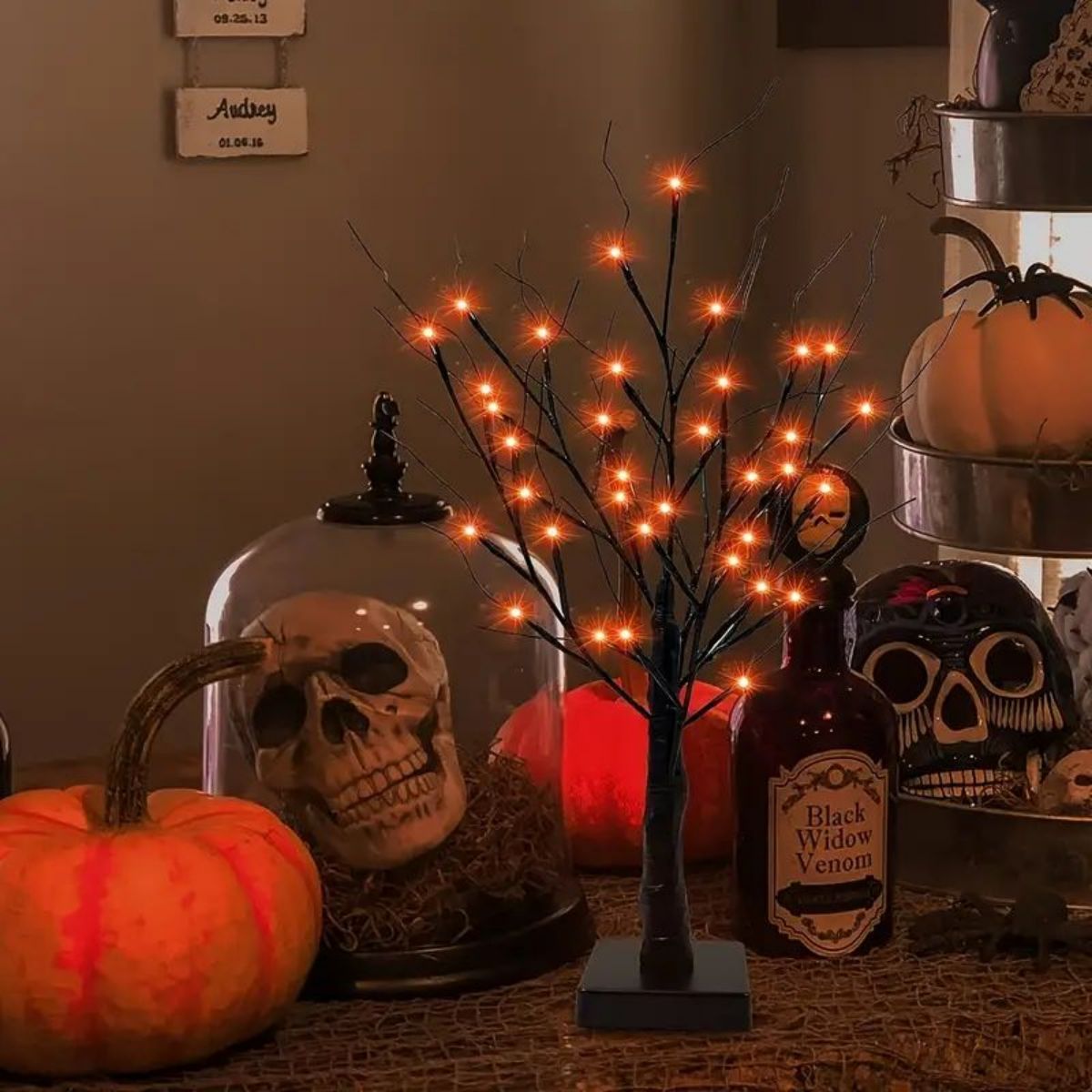 LED-Lichterbaum für Halloween | 24 LED-Lichter, biegsame Äste | USB- oder Batteriebetrieb, drinnen und draußen einsetzbar