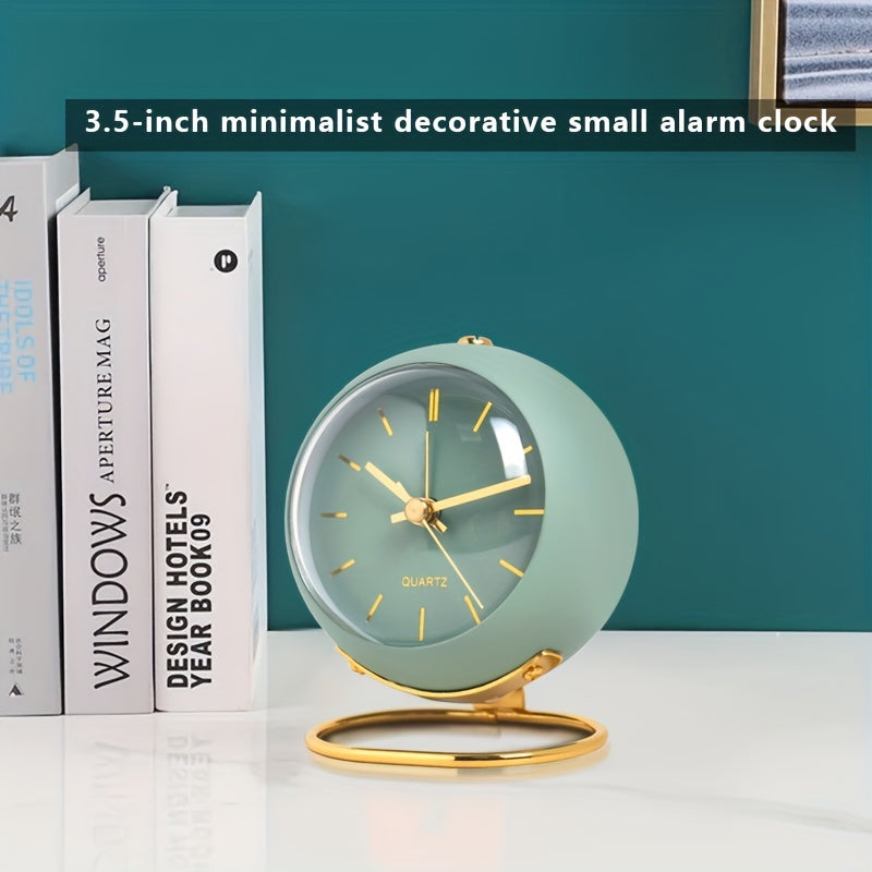 Lydløst bordur | Nordisk design | Selvlysende visere og gyldne detaljer | GlowTime