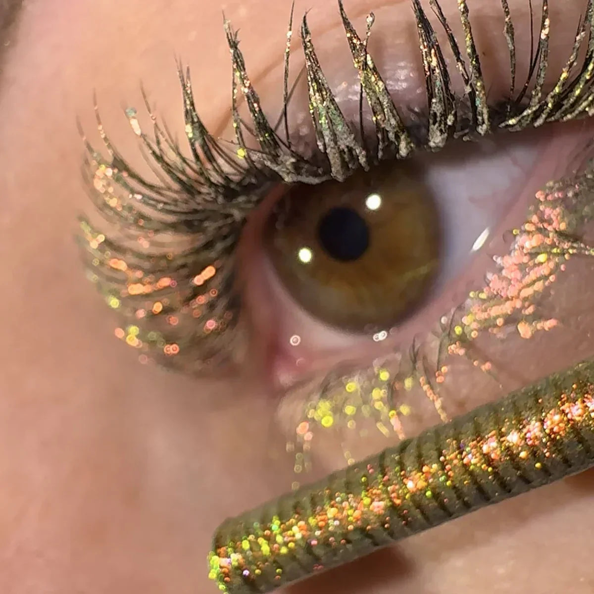Multichrome Mascara Topper | Wasserfest | Farbwechselnder Schimmer | GlimmerCoat