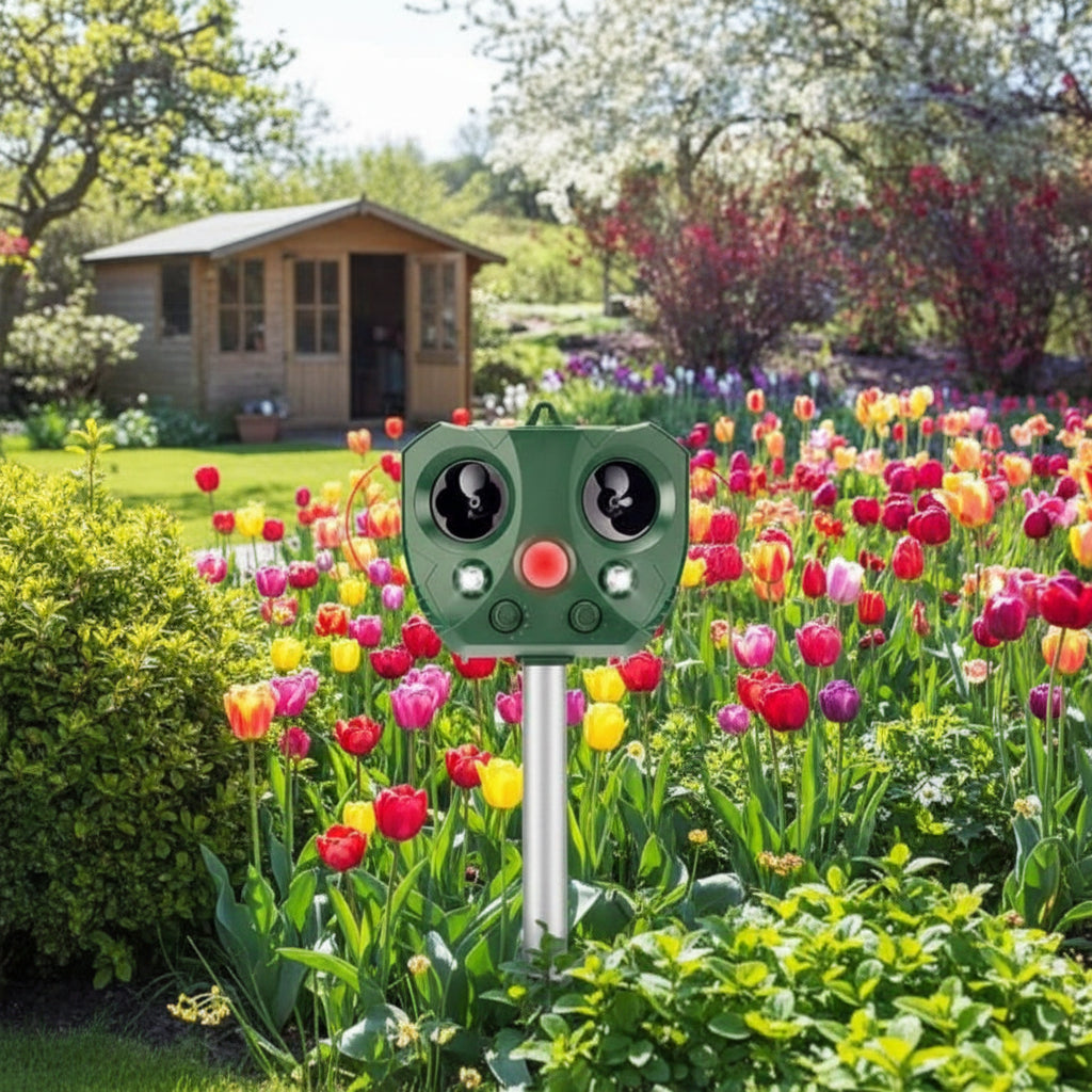 Solarbetriebener Tiervertreiber Ultraschall | PIR-Sensor 110°, 9 m | IPX4, Solar & USB | Wildblock