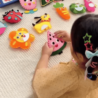 StitchSpark™ — Entfache das Selbstvertrauen und die Kreativität deines Kindes mit jedem Stich!