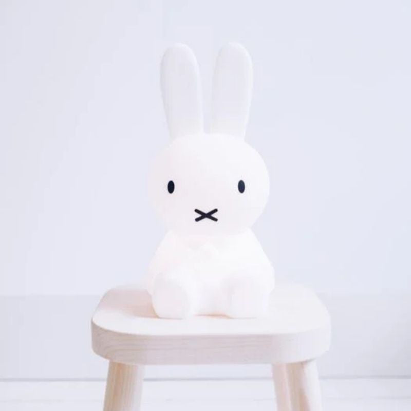 Tischlampe | Ikonischer Blickfang fürs Zuhause | Minimalistische Hasenfigur | BunnyNest