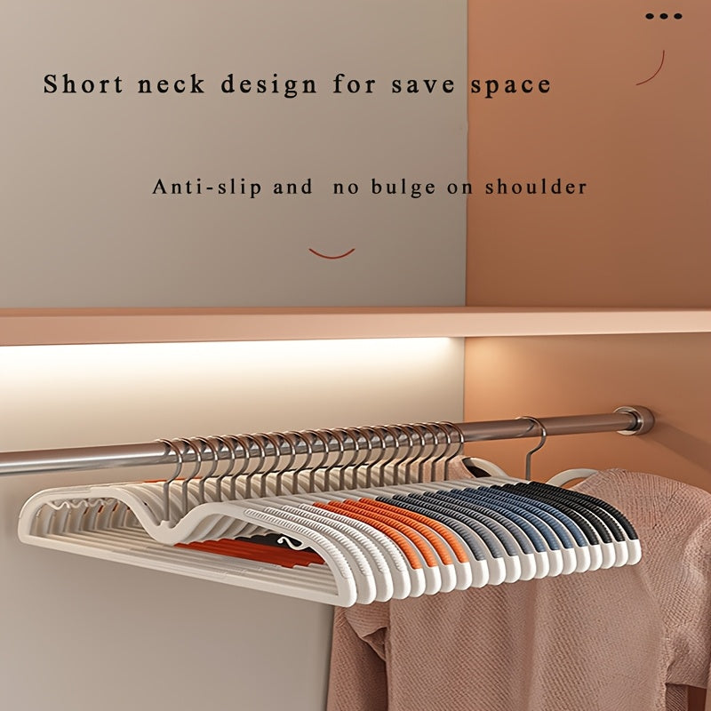 Pladsbesparende bøjler | Skridsikre og drejelige | Slank hals mod skulderbuler | SlimHang
