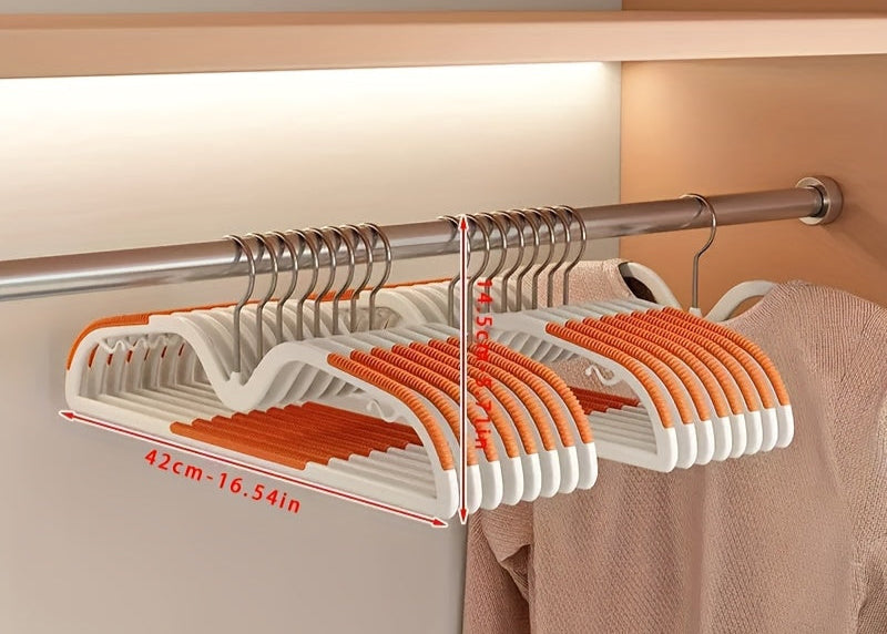 Pladsbesparende bøjler | Skridsikre og drejelige | Slank hals mod skulderbuler | SlimHang