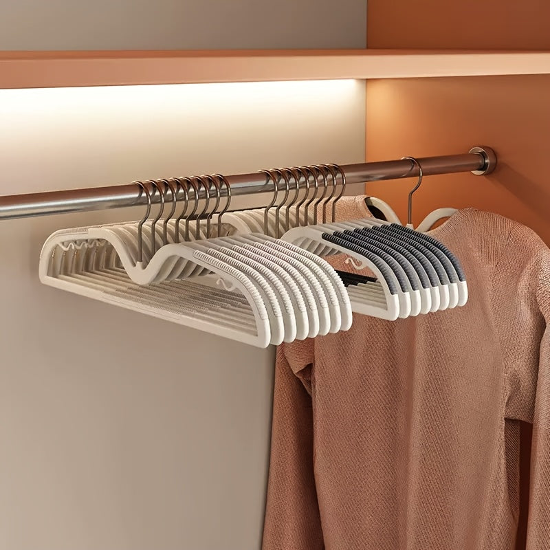 Pladsbesparende bøjler | Skridsikre og drejelige | Slank hals mod skulderbuler | SlimHang