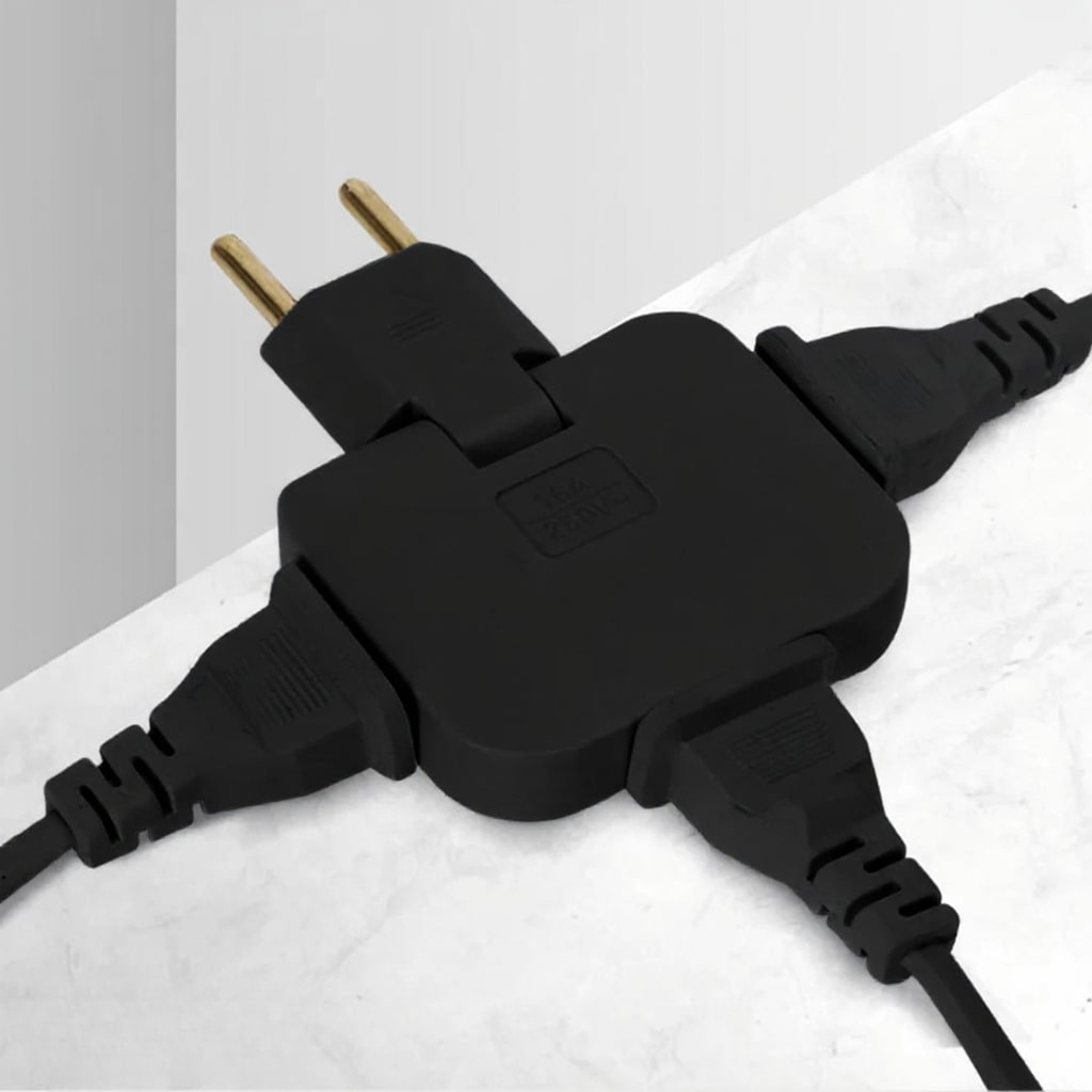 Adaptér s plochou zástrčkou | Rozdělí jednu zásuvku na tři | do stísněných prostor | FlatPlug