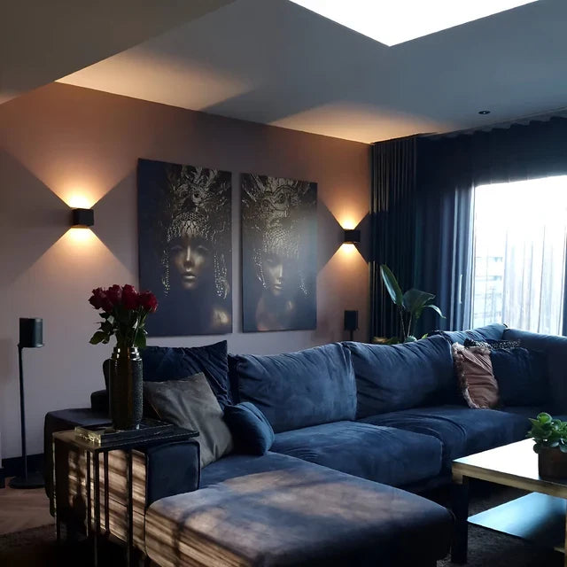 Bezprzewodowa lampa ścienna z czujnikiem | światło góra–dół | bez wiercenia | CubeGlow