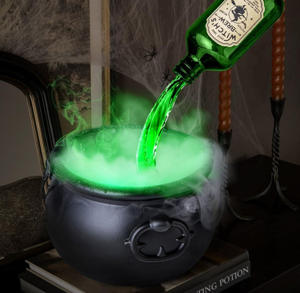 Hexenkessel Halloween Deko | Schwebende Zaubertrankflasche mit Nebeleffekt | USB-Komplettset mit Skelett-Requisiten 7