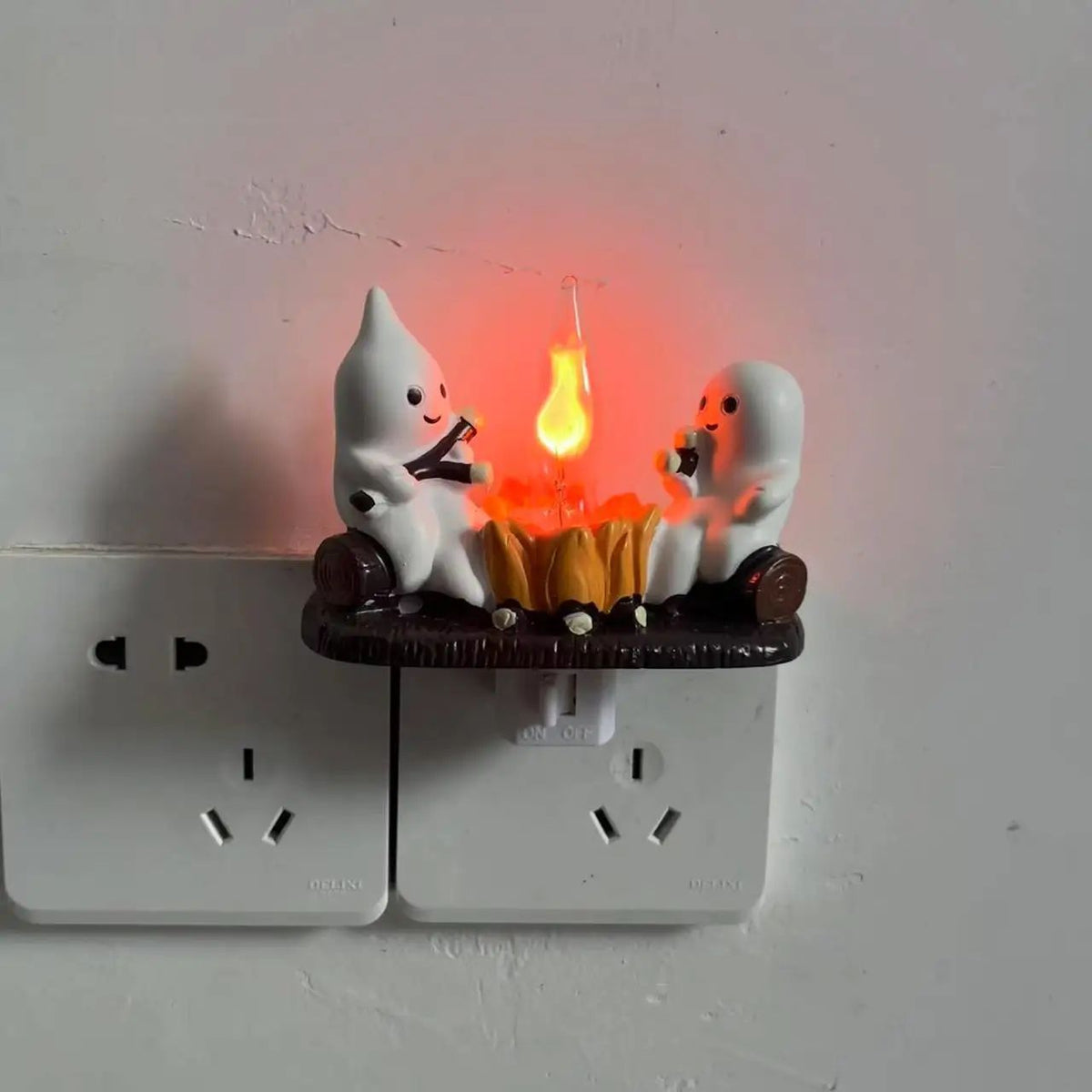 LED Geisterfigur Halloween Deko | Flackernder Feuerlicht-Effekt für Schreibtisch & Regal | Batteriebetrieben, wiederverwendbar 1