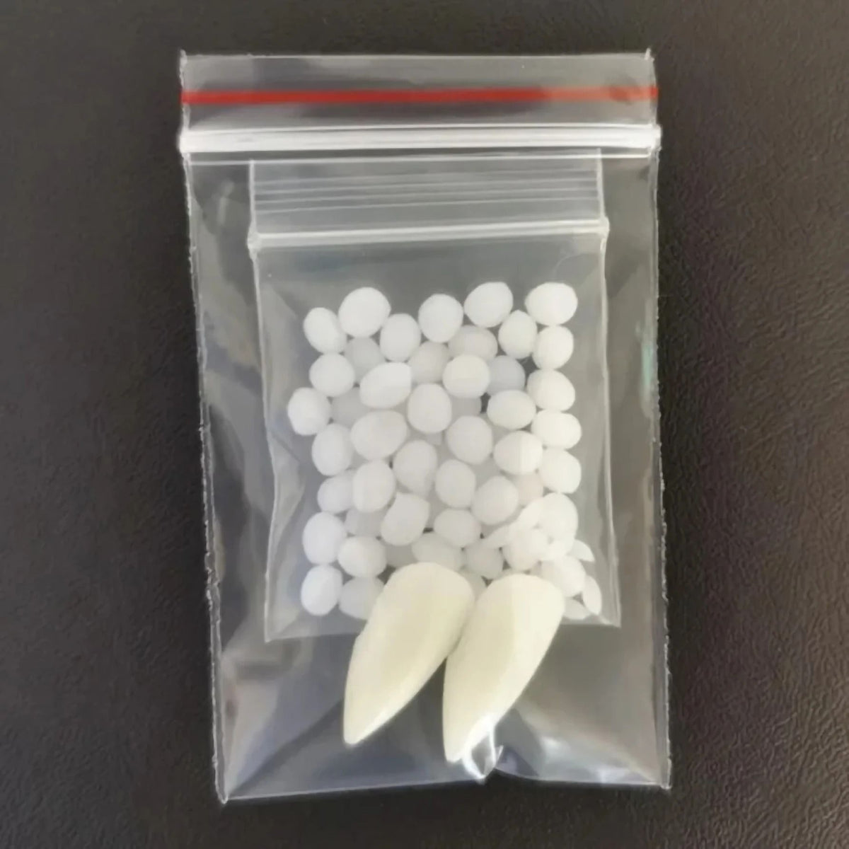Vampirzähne Kit mit Thermo-Klebstoff | Individuell anpassbar für Halloween & Cosplay | Zahnfarbenes Kunstharz, transparent 8